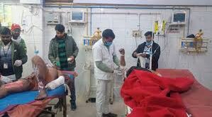 Road accident : यूपी समाचार लाइव सड़क दुर्घटना में गई 4  MBBS के छात्रों की जान, खड़ी डीसीएम से टकराई थी कार  ?