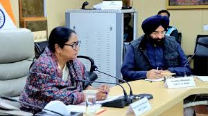 CM Rekha Gupta : सीएम रेखा गुप्ता का सख्त आदेश, रोड पर मलबा दिखा तो दर्ज होगी FIR ?