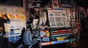 Critical condition : ट्रकों की भिड़ंत में,एक चालक की मौत,दूसरा की हालत नाज़ुक ?