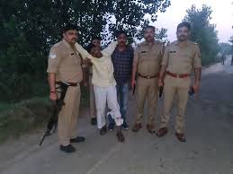 Garhmukteshwar Police : हापुड़ में थाना गढ़मुक्तेश्वर पुलिस की कार्रवाई, गौकश बदमाश घायलावस्था में गिरफ्तार ?