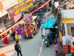 E-rickshaw : भंडारी स्टेशन मार्ग पर अतिक्रमण, ई-रिक्शा मनमानी और दुकानों के कारण जाम व राहगीर परेशान