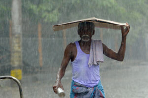 By the sea : दक्षिणी राज्यों में बारिश की संभावना, मछुआरों को समुद्र के किनारे न जाने की सलाह