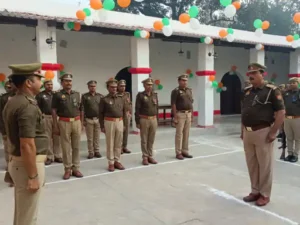 They took an oath of dedication to duty : थाने में फहराया तिरंगा: पुलिसकर्मियों को देश की रक्षा और कर्तव्यनिष्ठा की दिलाई शपथ