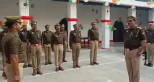 They took an oath of dedication to duty : थाने में फहराया तिरंगा: पुलिसकर्मियों को देश की रक्षा और कर्तव्यनिष्ठा की दिलाई शपथ