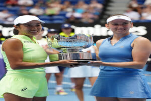 Won the women's doubles title : ऑस्ट्रेलियन ओपन: एलिस मर्टेंस और झांग शुआई ने जीता महिला डबल्स का खिताब