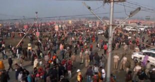 Taking a holy dip : कड़ाके की ठंड में भी माघ मेला में श्रद्धालुओं की भारी भीड़, संगम में लगा रहे पवित्र डुबकी