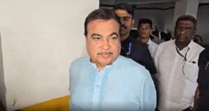 Exercise of franchise : महाराष्ट्र स्थानीय निकाय चुनावों में मतदान जारी, गडकरी ने जताया भाजपा की जीत का भरोसा, नेताओं ने किया मताधिकार का प्रयोग