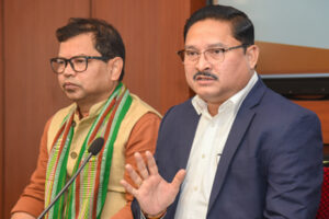 Against the BJP chief : कांग्रेस ने असम भाजपा प्रमुख के खिलाफ शिकायत दर्ज कराई, लगाया 'वोट चोरी' का आरोपAgainst the BJP chief : कांग्रेस ने असम भाजपा प्रमुख के खिलाफ शिकायत दर्ज कराई, लगाया 'वोट चोरी' का आरोप