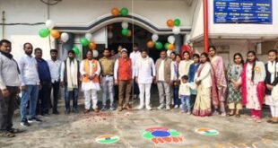 Sweets were also distributed : केराकत अस्पताल में फहराया तिरंगा: स्वतंत्रता संग्राम सेनानियों को किया याद, मिठाई भी बांटी