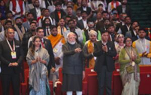 PM Modi : गुलामी की मानसिकता से बाहर निकलकर विरासत और विचारों को हमेशा आगे रखना होगा : पीएम मोदी