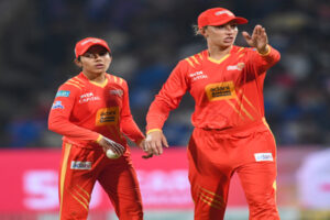 He commented on the dropped catches : 'हम अपनी कोशिश के बारे में कुछ भी बुरा नहीं कह सकते,' गुजरात जायंट्स के कोच क्लिंगर ने एमआई के खिलाफ छूटे कैचों पर कहा