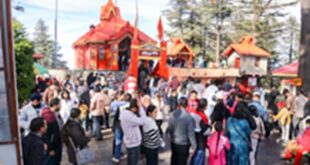 A large crowd of devotees gathered : नए साल पर हिमाचल के मंदिरों में भक्तों का लगा तांता, आशीर्वाद लेने पहुंचे हजारों श्रद्धालु