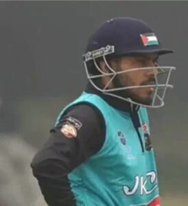 The player wore a helmet : जम्मू-कश्मीर क्रिकेट मैच में खिलाड़ी ने हेलमेट पर फिलिस्तीनी झंडा लगाया, पुलिस जांच शुरू
