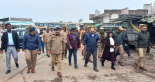 Foot patrol, security strengthened: पौष पूर्णिमा गंगा स्नान से पूर्व बृजघाट पर डीएम-एसपी का पैदल निरीक्षण, सुरक्षा सुदृढ़