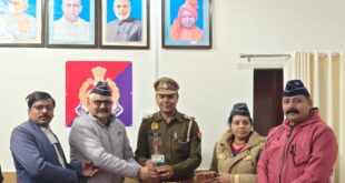 National Soldiers' Organization : राष्ट्रीय सैनिक संस्था हापुड़ ने कोतवाली व देहात थाना प्रभारियों का सम्मान किया