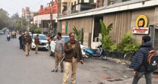 Strictness in the system : लखनऊ विभूति खण्ड में अतिक्रमण मुक्त अभियान, सड़क सुरक्षा और यातायात व्यवस्था पर सख्ती