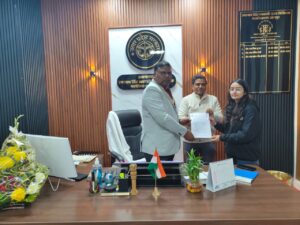 Crooked : मेडिकल कालेज जौनपुर में "टेढ़े-मेढ़े पैरों से पीड़ित बच्चों के बेहतर इलाज हेतु प्रधानाचार्य सक्रिय एम०यू० के माध्यम से सुविधा सुदृढ़ होगी