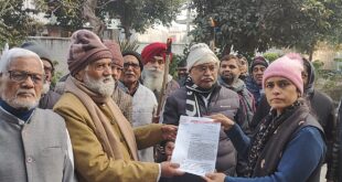 Memorandum submitted : कानपुर नगर में शिक्षक-कर्मचारी संगठनों का मशाल जुलूस, वेतन अवरुद्ध करने के विरोध में ज्ञापन सौंपा