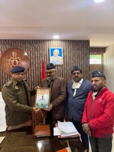 Chief Development Officer : राष्ट्रीय सैनिक संस्था ने हापुड़ में मुख्य विकास अधिकारी व अपर पुलिस अधीक्षक सम्मानित किए