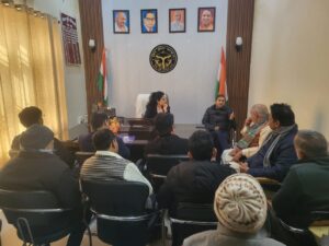 No helmet, no fuel : हापुड़ में नो हेलमेट नो फ्यूल अभियान सख्ती से लागू, पेट्रोल पंप संचालकों संग बैठक