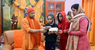 late journalist : मुख्यमंत्री योगी आदित्यनाथ ने दिवंगत पत्रकार विवेक अस्थाना के परिजनों से भेंट की