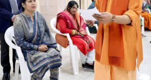 Reliable solutions : मुख्यमंत्री योगी आदित्यनाथ जनता दर्शन में सख्त, पीड़ितों को मिला भरोसेमंद समाधान