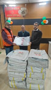 The content was distributed : फ़तेहपुर में इंडियन रेडक्रास सोसाइटी ने गौशालाओं में सर्दी से बचाव सामग्री वितरित की