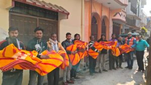 Blankets were distributed : इंडियन रेडक्रॉस सोसाइटी ने सर्दी में समाचार पत्र वितरकों और ट्रांसजेंडर्स को कम्बल वितरित किए