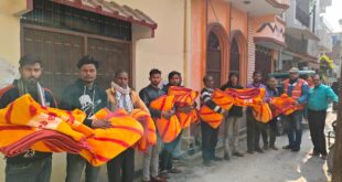 Blankets were distributed : इंडियन रेडक्रॉस सोसाइटी ने सर्दी में समाचार पत्र वितरकों और ट्रांसजेंडर्स को कम्बल वितरित किए