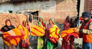 Blankets were distributed : इंडियन रेडक्रॉस सोसाइटी ने सर्दी से राहत के लिए बुजुर्गों, महिलाओं और दिव्यांगजनों को कम्बल वितरित किए