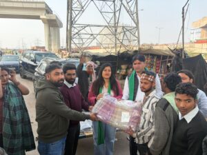 Relief was provided to those in need : नोएडा सेक्टर-62 के पास झुग्गियों में कंबल वितरण, जरूरतमंदों को मिली राहत