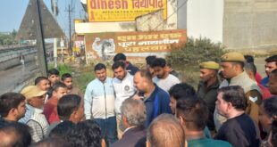 On-site inspection : स्वर्ग आश्रम रोड स्थित ग्रीन वैली का जिलाधिकारी ने किया स्थलीय निरीक्षण, जलभराव व नाली निर्माण की समस्याओं पर दिए जांच के निर्देश