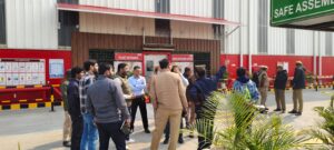 All departments are on high alert : हापुड़ में ब्लैक आउट ड्रिल से पूर्व तैयारियों की व्यापक समीक्षा, सभी विभाग अलर्ट मोड पर