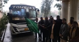 Uttar Pradesh Day : मुख्य विकास अधिकारी ने हरी झंडी दिखाकर हापुड़ से 40 ख्यातिलब्ध महानुभावों को उत्तर प्रदेश दिवस 2026 लखनऊ रवाना किया ?