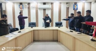 Took the voter oath: मुख्य विकास अधिकारी हिमांशु गौतम ने विकास भवन में सोलहवें राष्ट्रीय मतदाता दिवस पर अधिकारियों को मतदाता शपथ दिलाई ?