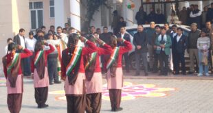 A felicitation ceremony was held : हापुड़ में 77वां गणतंत्र दिवस जिलाधिकारी द्वारा ध्वजारोहण, पुरस्कार वितरण एवं सम्मान समारोह आयोजित ?