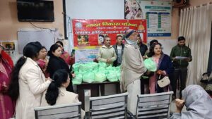 Nutrition Pouch : जनपद की एक और संस्था ने बढ़ाया सहयोग का हाथ, 35 टीबी रोगियों को मिली पोषण पोटली
