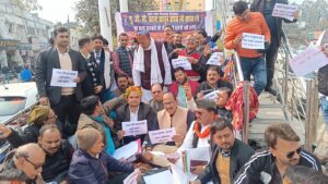 Student organizations descended : नए UGC कानून के खिलाफ गोरखपुर में सड़कों पर उबाल, विश्वविद्यालयों की स्वायत्तता बचाने उतरे छात्र-संगठन