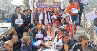 Student organizations descended : नए UGC कानून के खिलाफ गोरखपुर में सड़कों पर उबाल, विश्वविद्यालयों की स्वायत्तता बचाने उतरे छात्र-संगठन