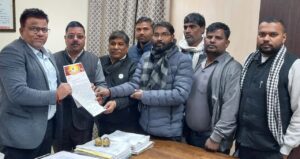 Warning of sacrifice : गढ़मुक्तेश्वर नगर पालिका सीमा से टोल हटाने को लेकर संगठनों ने भरी हुंकार, अन्न-जल त्याग की चेतावनी