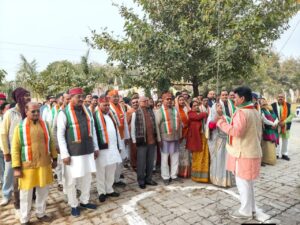 Faith was evident : 77वें गणतंत्र दिवस पर बांदा में विभिन्न स्थानों पर भव्य ध्वजारोहण, लोकतंत्र और संविधान के प्रति दिखी आस्था