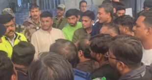 Flew away : जयपुर एयरपोर्ट पर उड़ान में देरी पर यात्रियों ने किया विरोध प्रदर्शन, छह घंटे देरी से उड़ी उड़ान ?