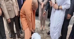 Recite Sanskrit verses : जापान में बच्चे ने जीता CM योगी का दिल, पैर छूकर लिया आशीर्वाद और सुनाए संस्कृत के श्लोक