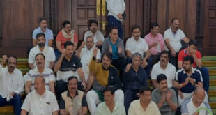 Last night : कर्नाटक शराब घोटाला: भाजपा-JDS विधायकों ने विधानसभा में गुजारी रात, भजन-गीत और नारों के साथ सुबह फिर प्रदर्शन