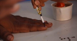 Voters casting their votes : तेलंगाना में नगर निगम चुनाव के लिए मतदान जारी, 52 लाख से अधिक मतदाता कर रहे मतदान