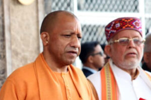 Chief Minister Yogi : संवाद से समस्या के समाधान में विश्वास करती है सरकारः मुख्यमंत्री योगी