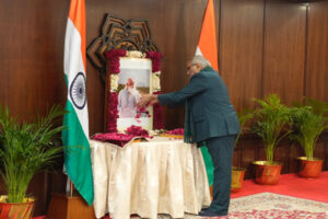 Floral tribute offered : उपराष्ट्रपति सीपी राधाकृष्णन ने नानाजी देशमुख की पुण्यतिथि पर अर्पित की पुष्पांजलि
