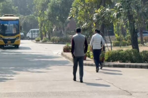 Commotion during : नोएडा के कई स्कूलों को बम से उड़ाने की धमकी, सीबीएसई परीक्षा के दौरान मचा हड़कंप