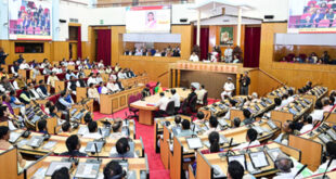 Security guard in uniform : ओडिशा बजट सत्र: भुवनेश्वर पुलिस ने जांची सुरक्षा तैयारियां, चप्पे-चप्पे पर तैनात रहेंगे सादे कपड़े में सुरक्षाकर्मी