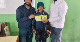 He enhanced the district's reputation : छठी कक्षा के छात्र ने बनाया ट्रैक्टर का कार्यशील नमूना, स्कूल में पेश कर बढ़ाया जिले का मान